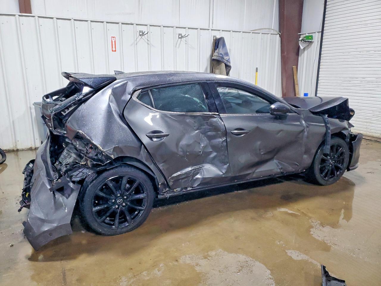 2021 Mazda 3 Premium Plus - Фото 3