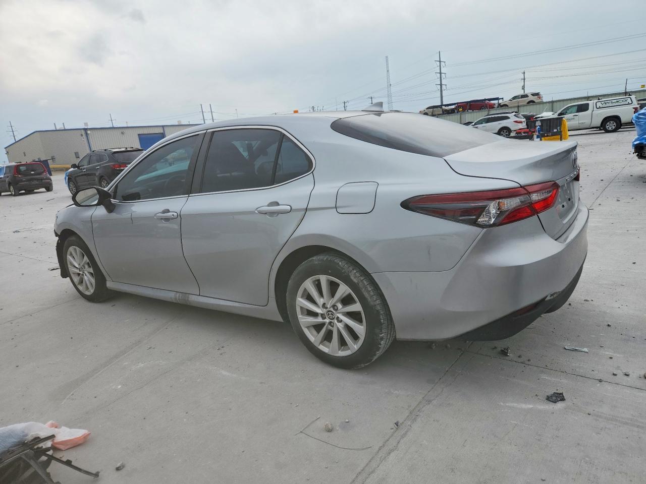 2023 Toyota Camry Le - Фото 2