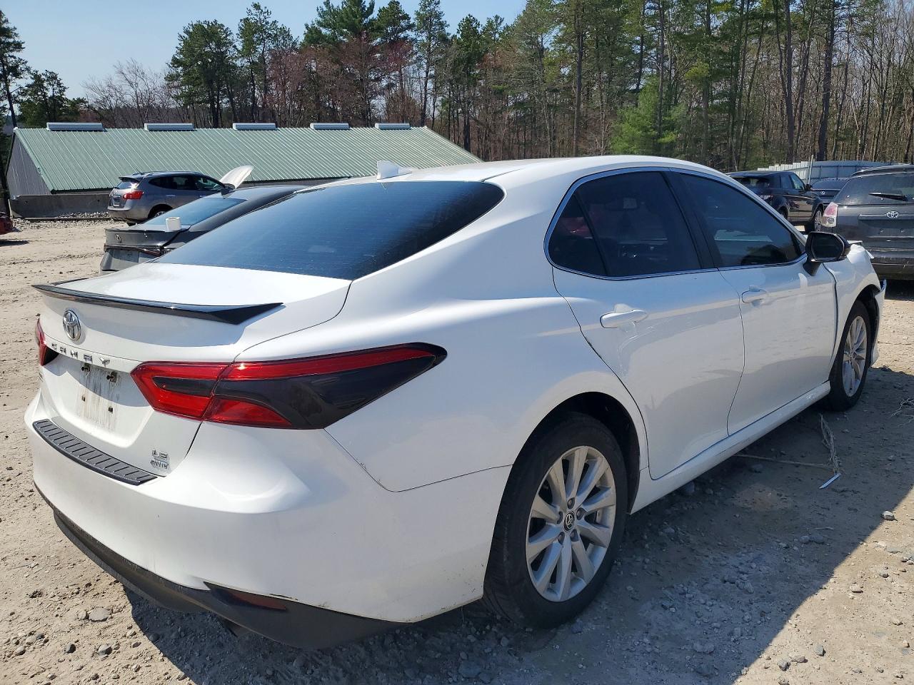 2020 Toyota Camry Le - Image 3