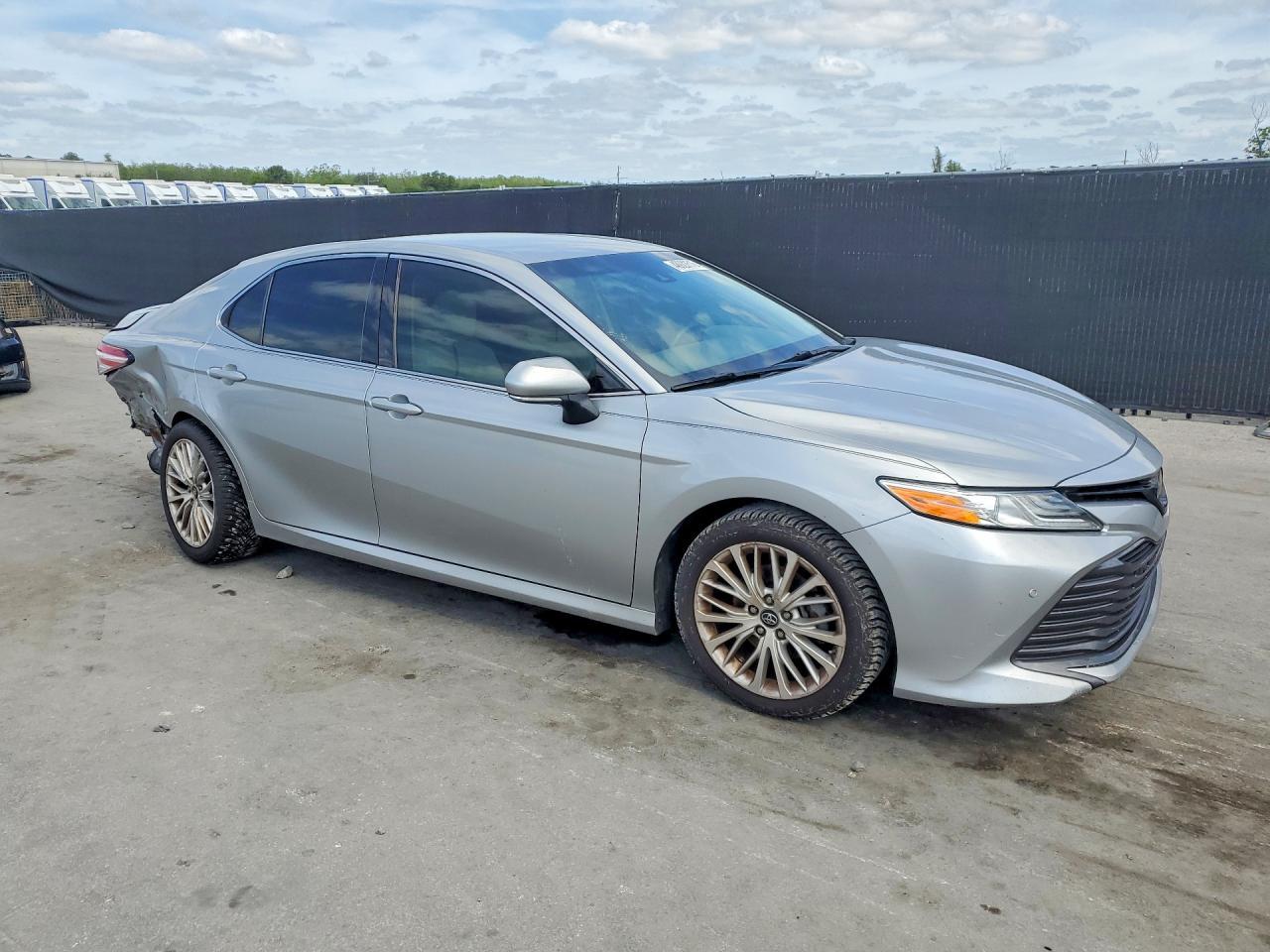 2018 Toyota Camry Xle - Image 4