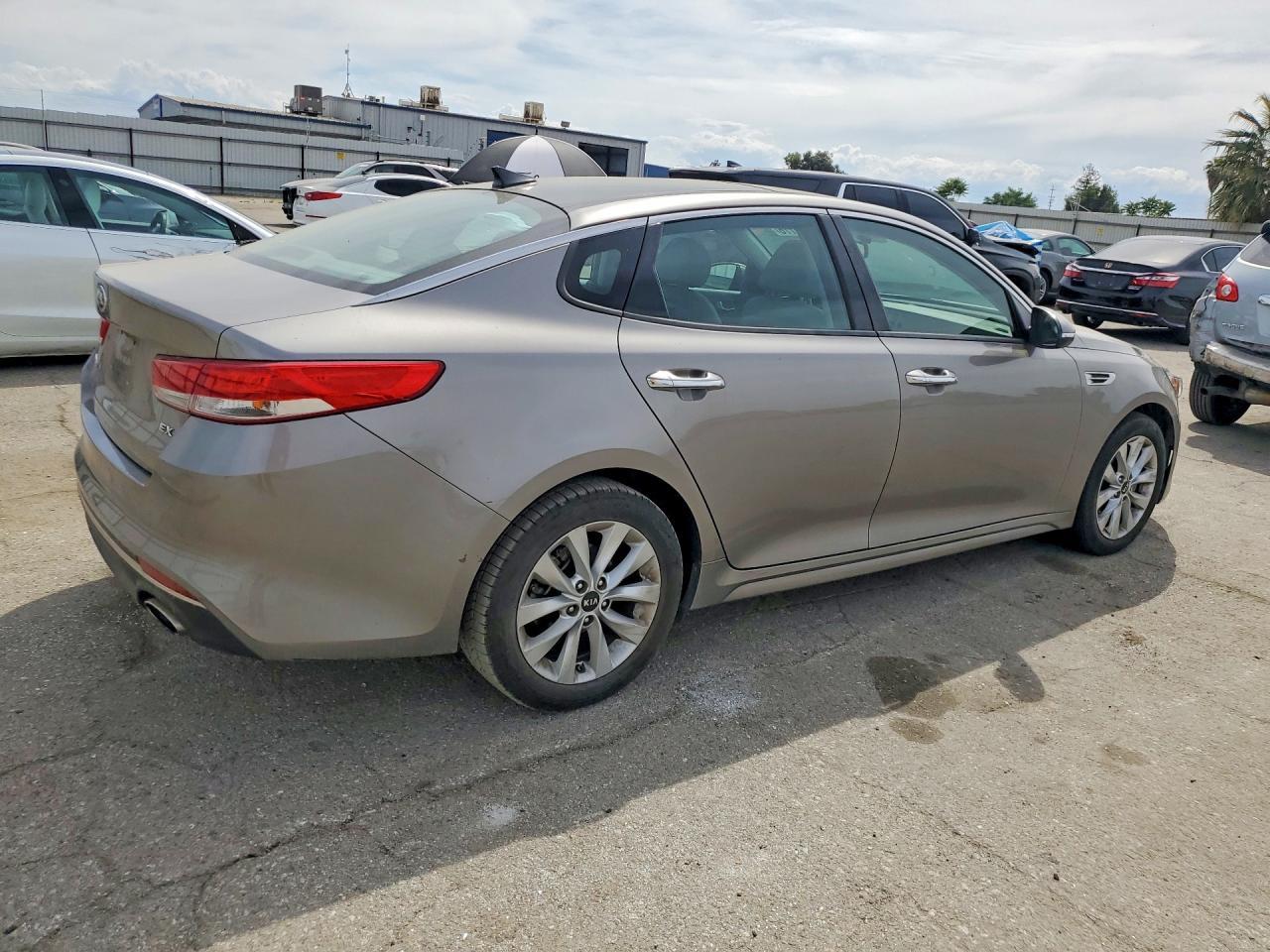 2016 Kia Optima Ex - Фото 3
