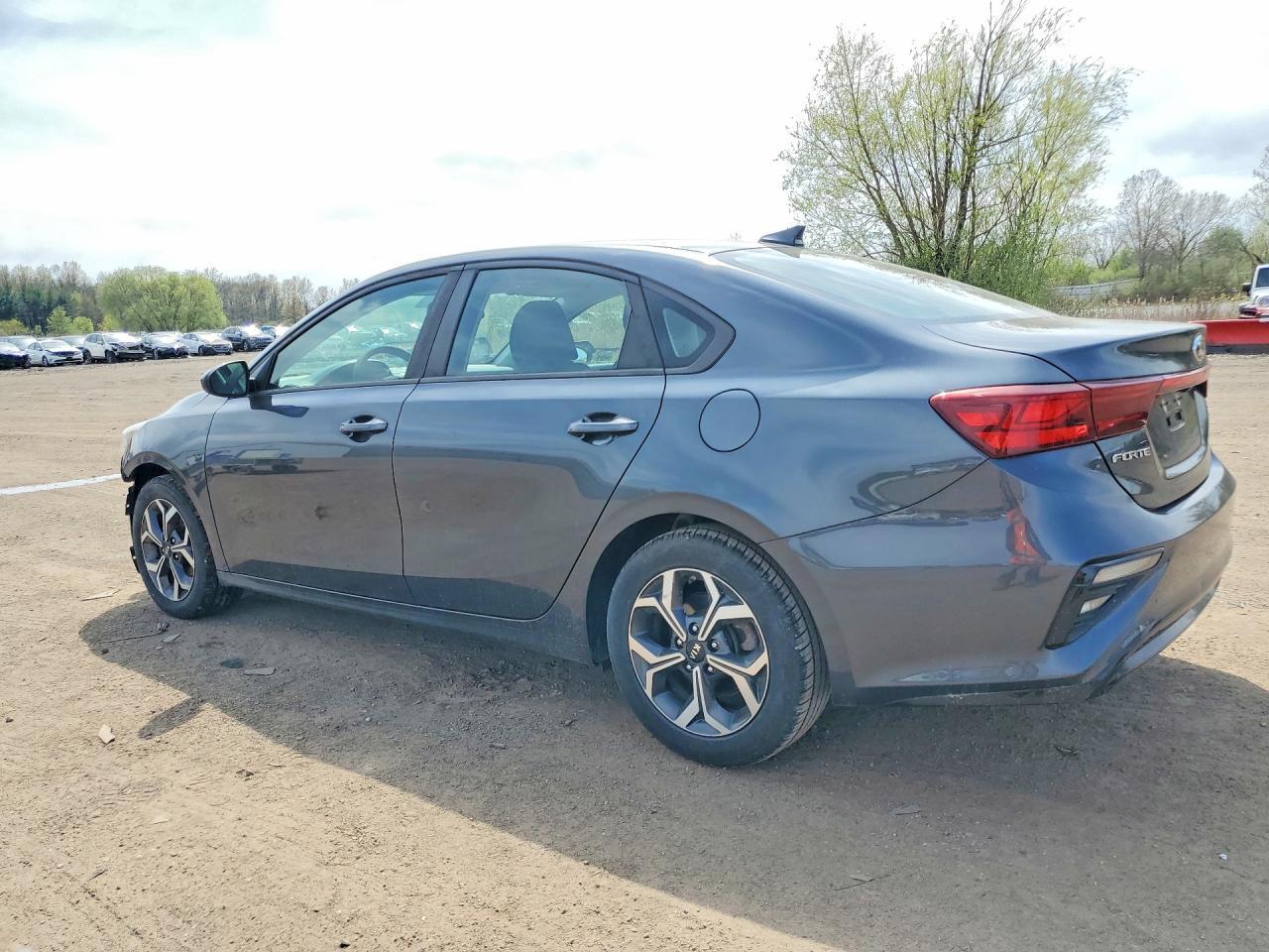 2019 Kia Forte Lxs - Фото 2
