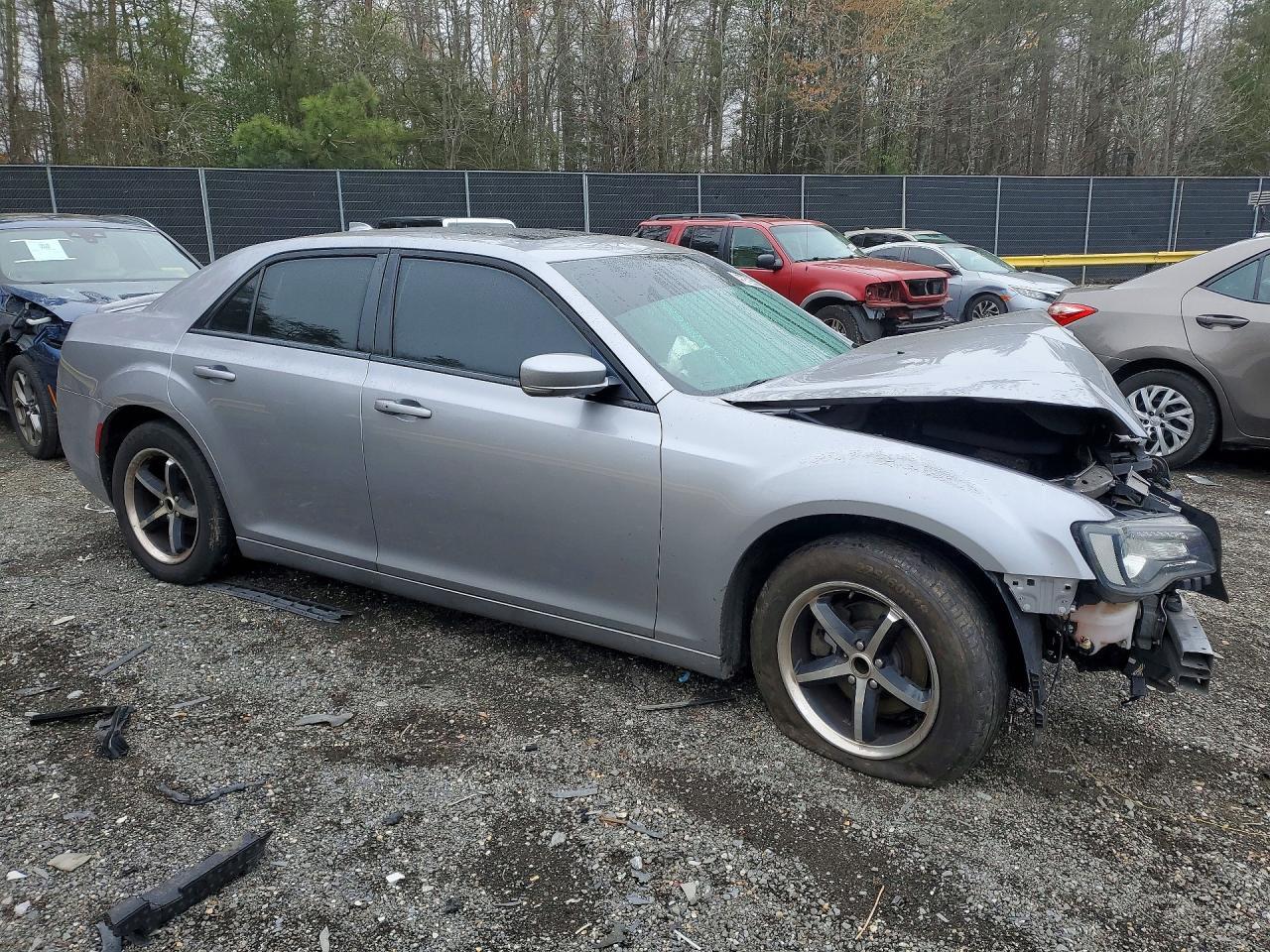 2016 Chrysler 300 S - Фото 4