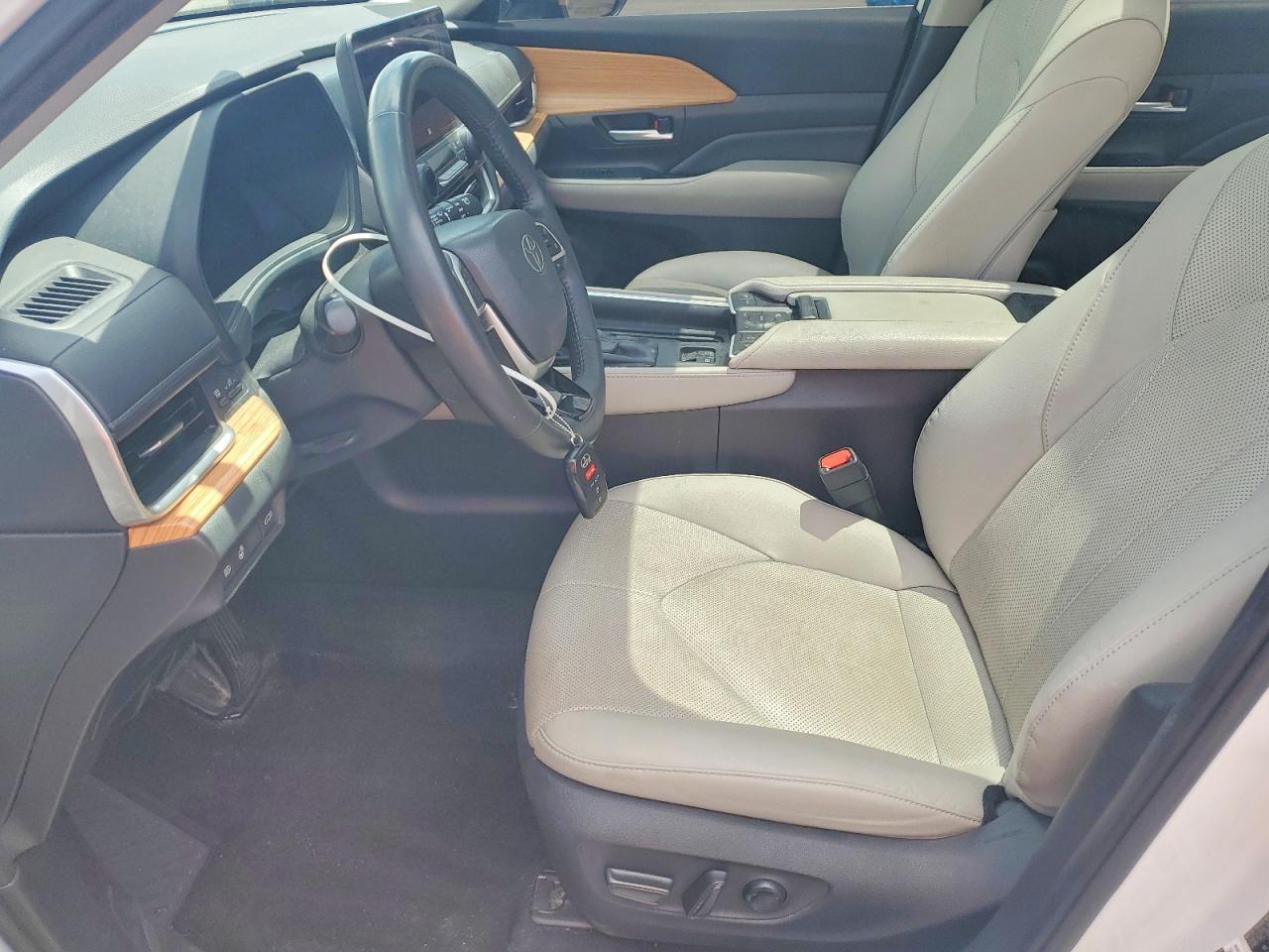 2024 Toyota Grand Highlander Limited - Image 7