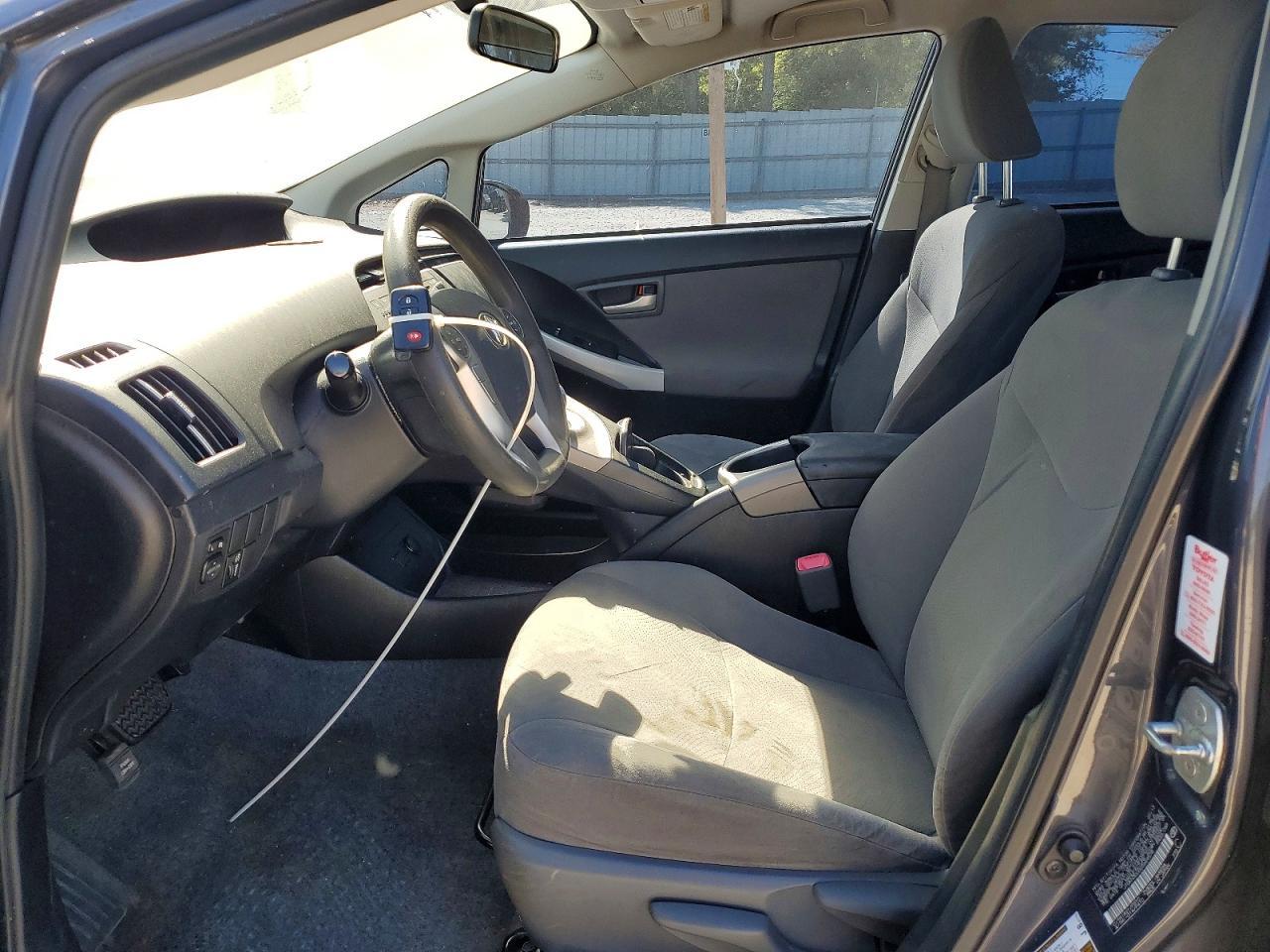 2013 Toyota Prius Two - Фото 7