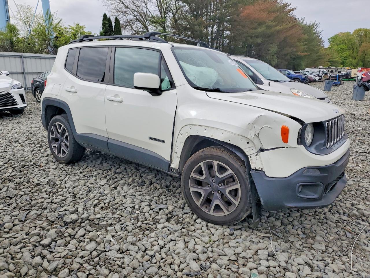 2016 Jeep Renegade Latitude - Image 4