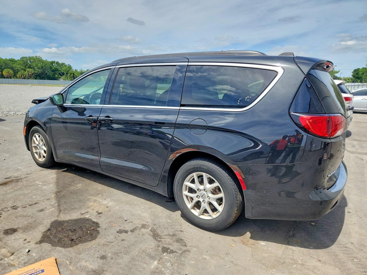 2021 Chrysler Voyager Lxi - Image 2