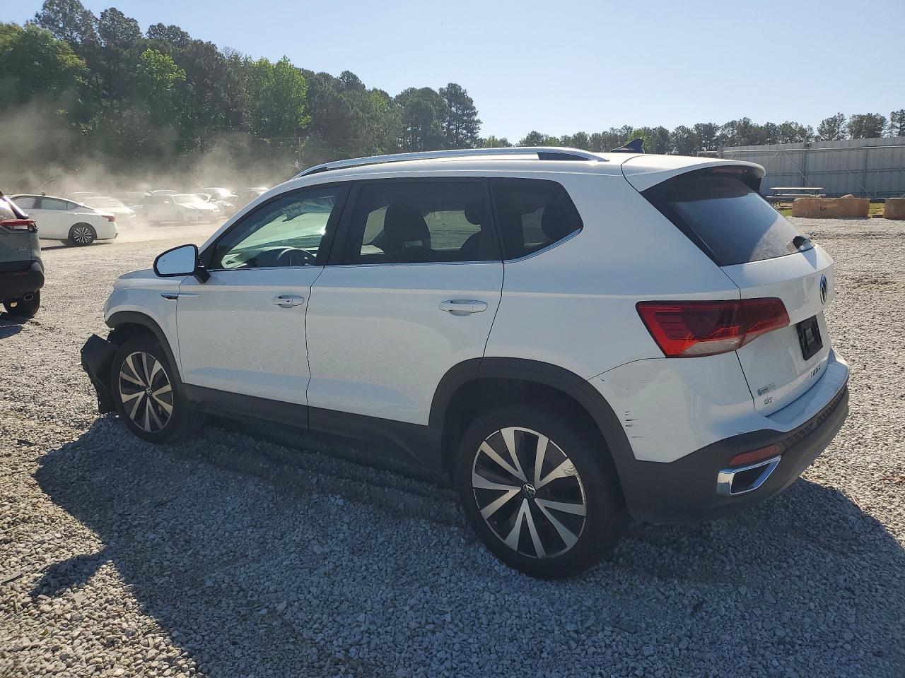 2023 Volkswagen Taos Se - Фото 2