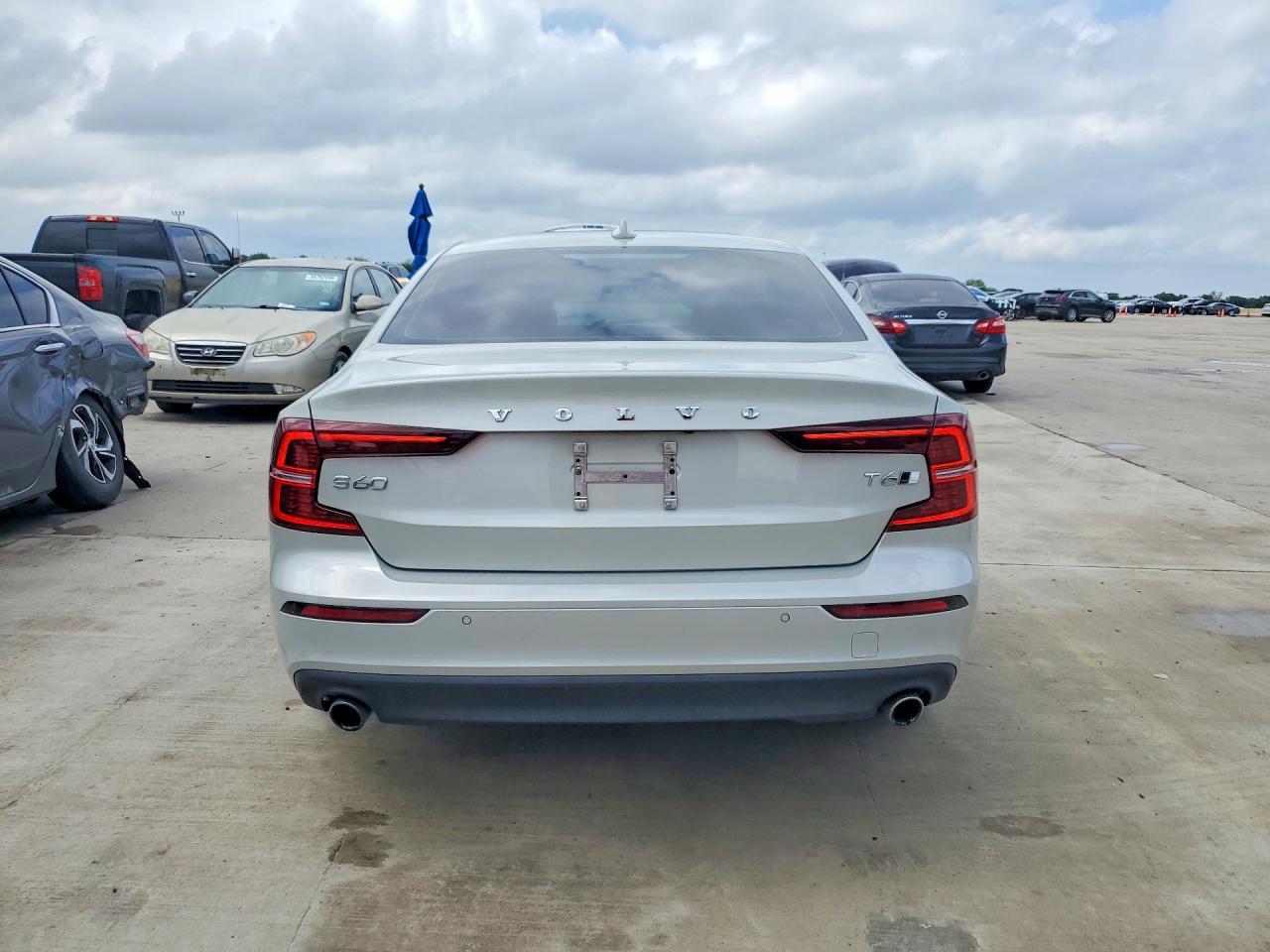 2019 Volvo S60 T6 Momentum - Фото 6