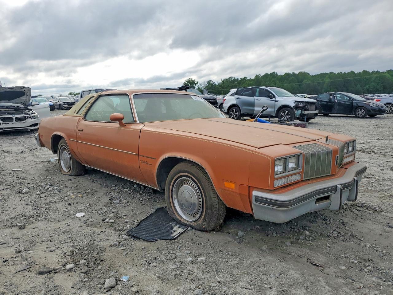 1977 Oldsmobile Cutlass Supreme - Image 4