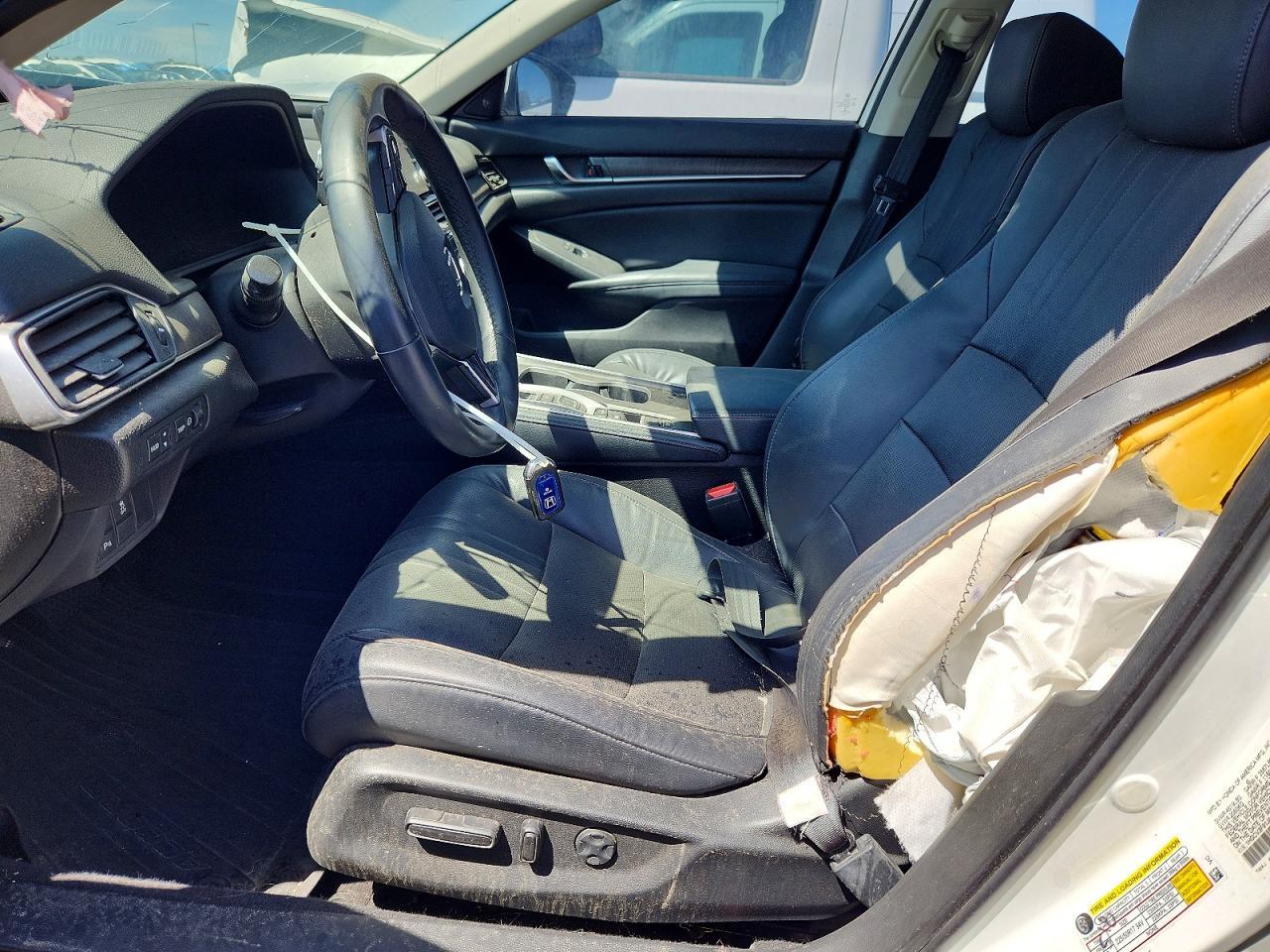 2018 Honda Accord Touring Hybrid - Image 7