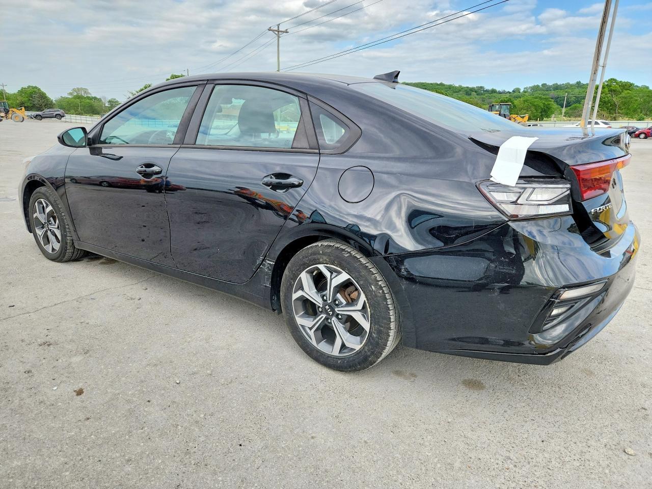 2019 Kia Forte Lxs - Image 2