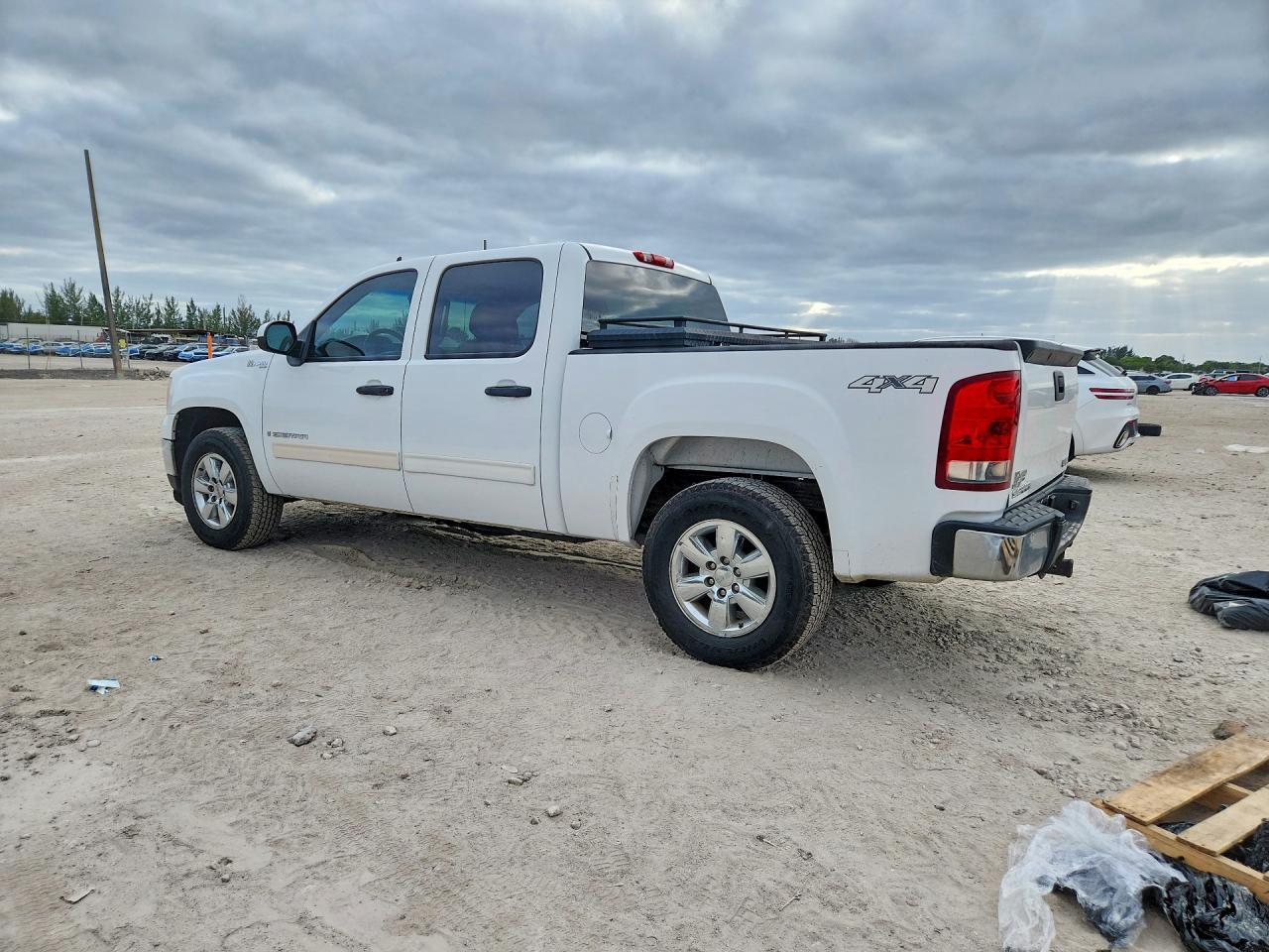 2009 GMC Sierra K1500 Hybrid - Фото 2