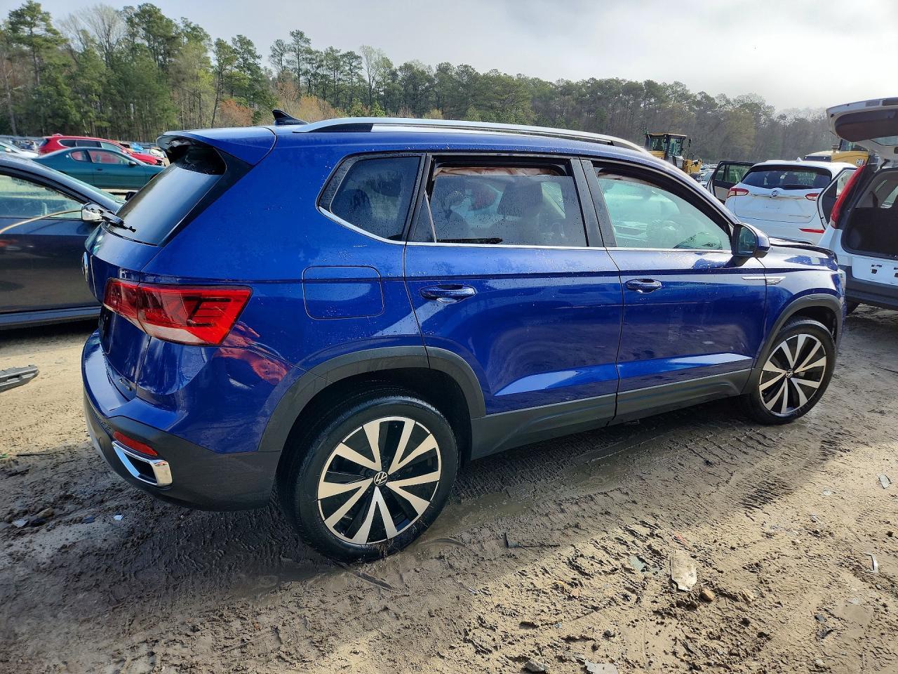 2022 Volkswagen Taos Se - Image 3