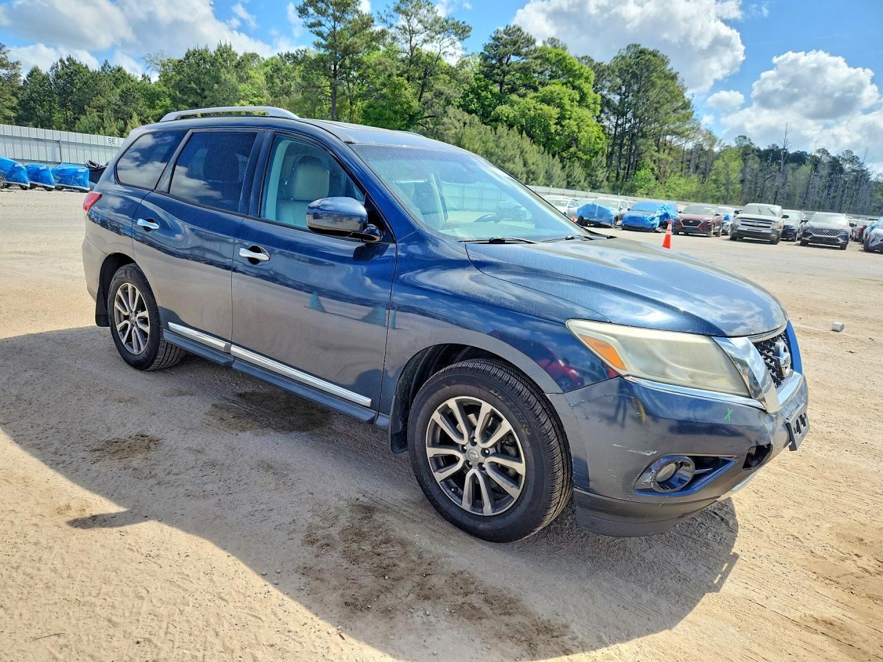 2013 Nissan Pathfinder S - Image 4