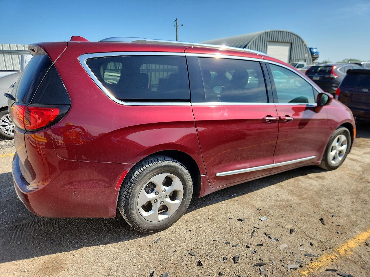 2017 Chrysler Pacifica Touring L Plus - Фото 3