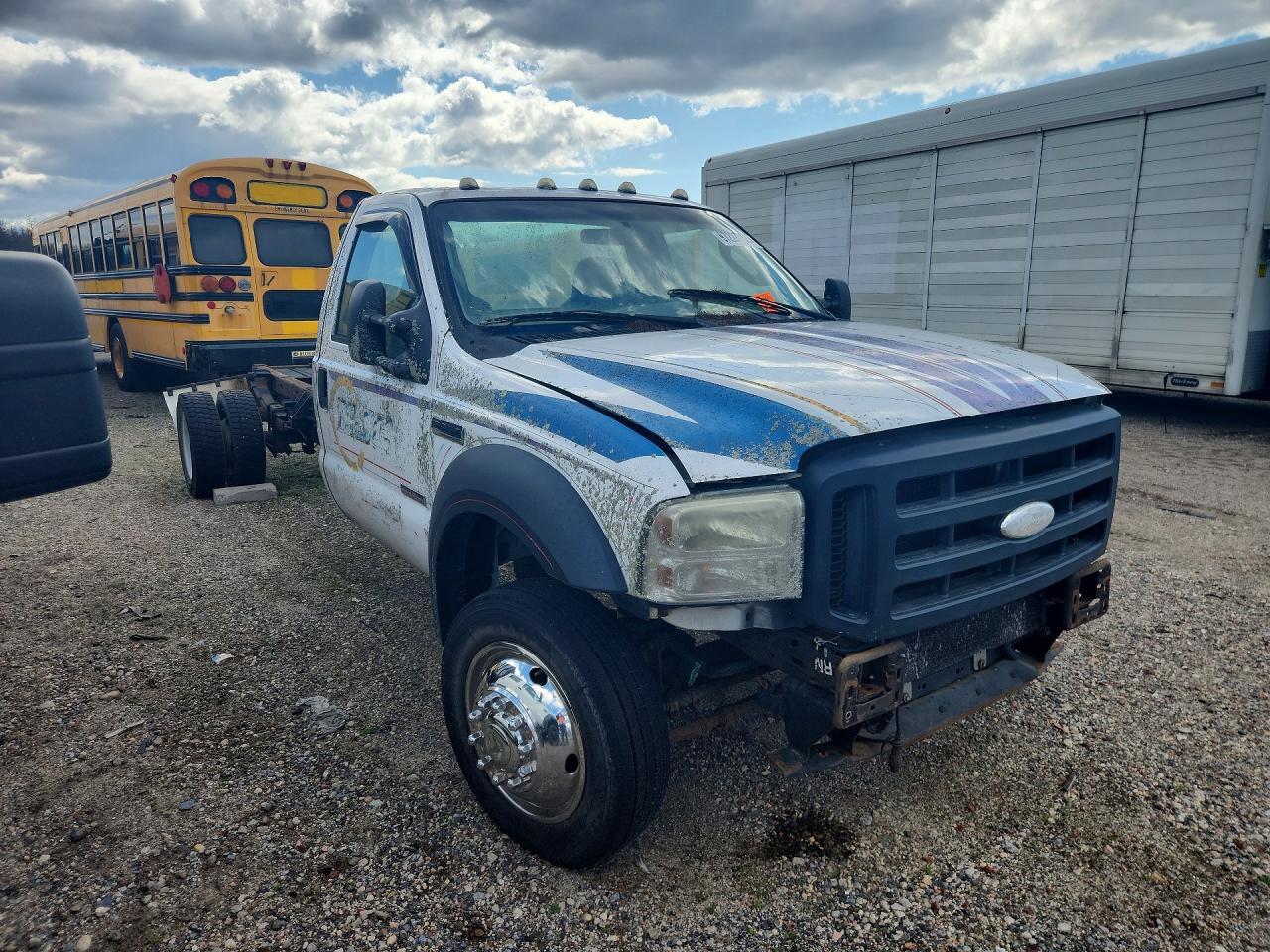 2007 Ford F550 Super Duty Truck Cab And Chassis - Image 4