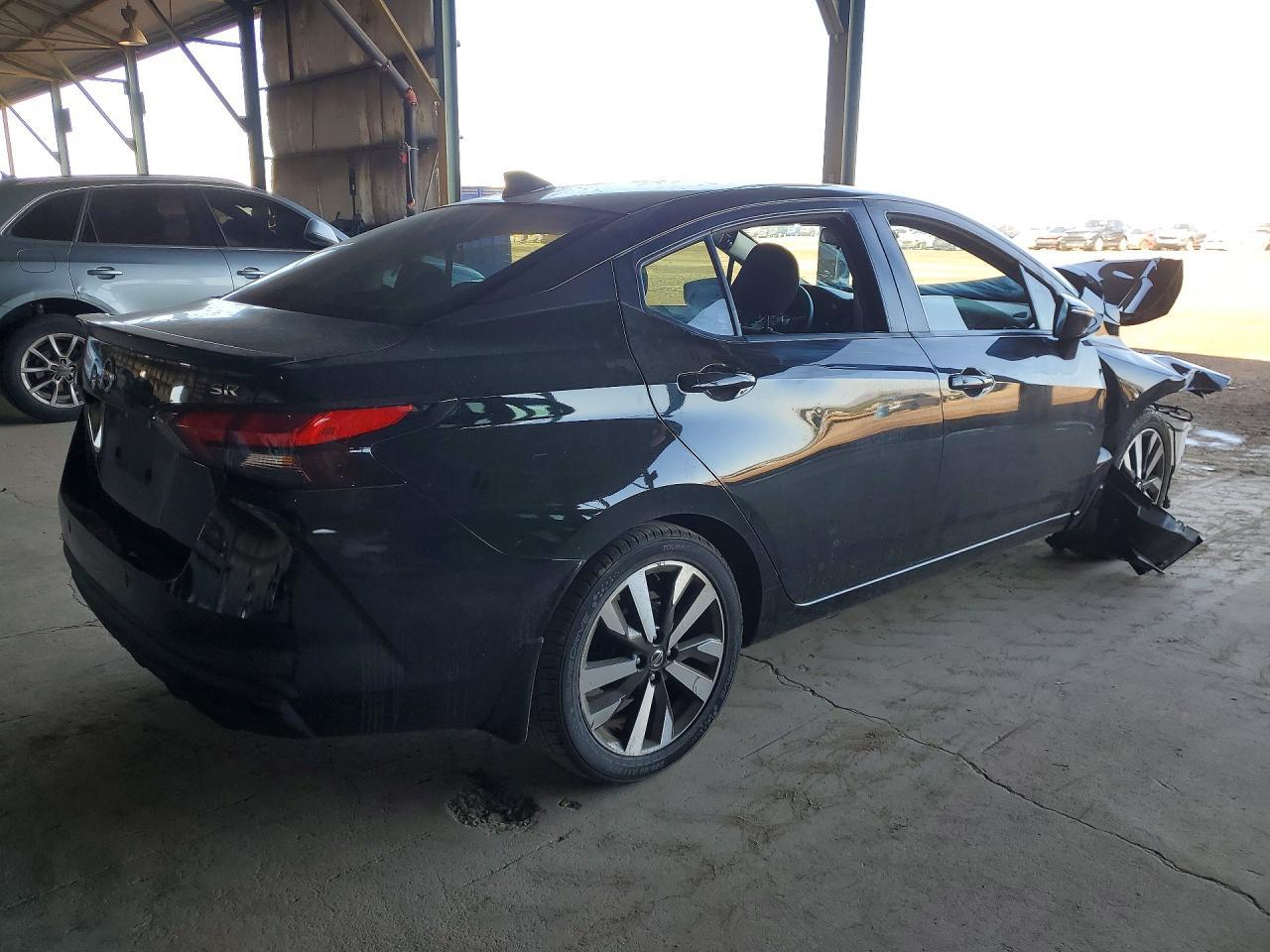 2021 Nissan Versa Sr - Фото 3