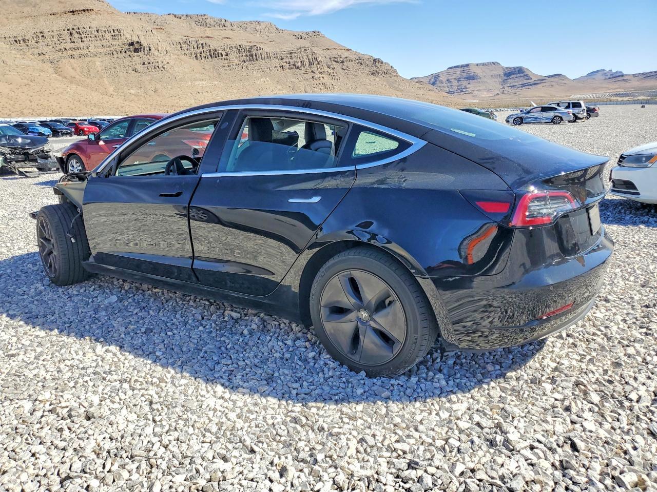 2019 Tesla Model 3 - Фото 2