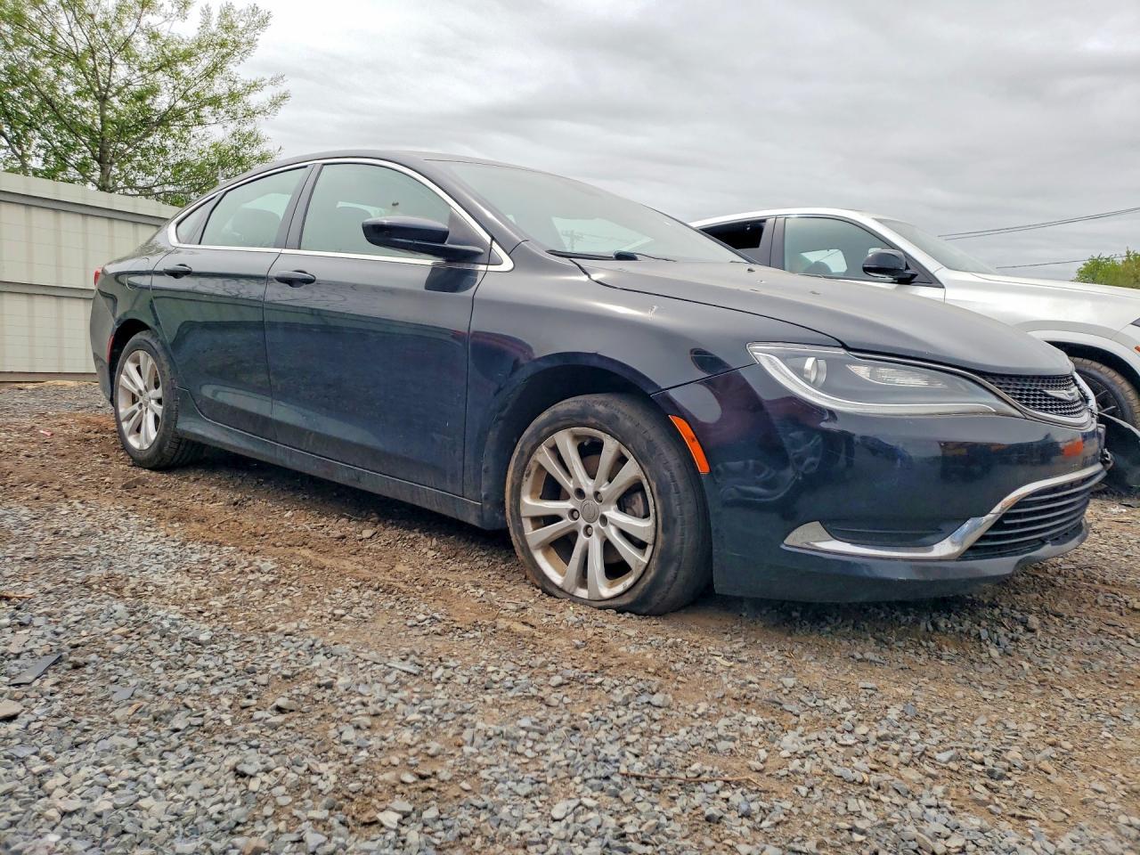 2015 Chrysler 200 Limited - Image 4