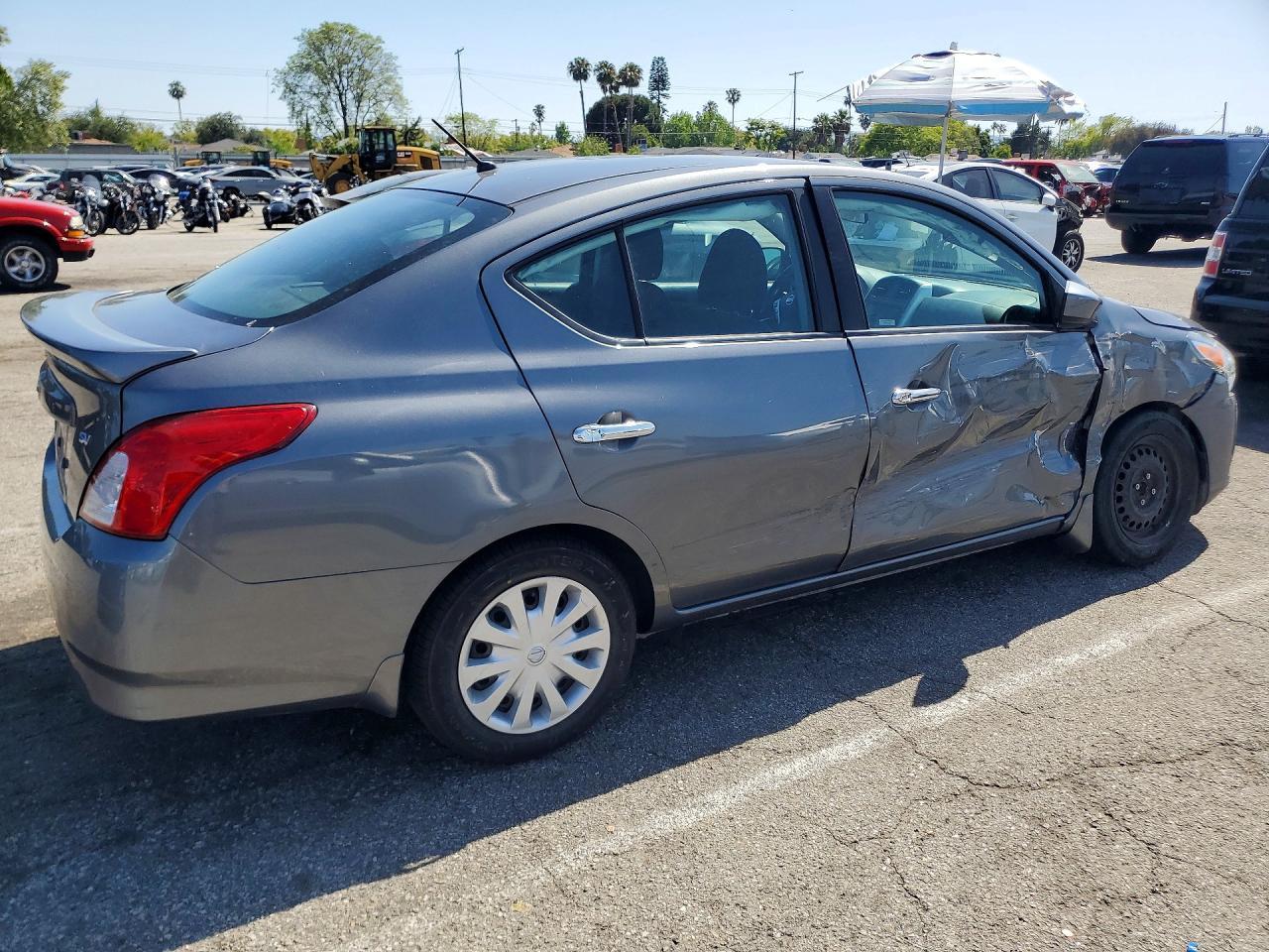 2018 Nissan Versa Sv - Фото 3
