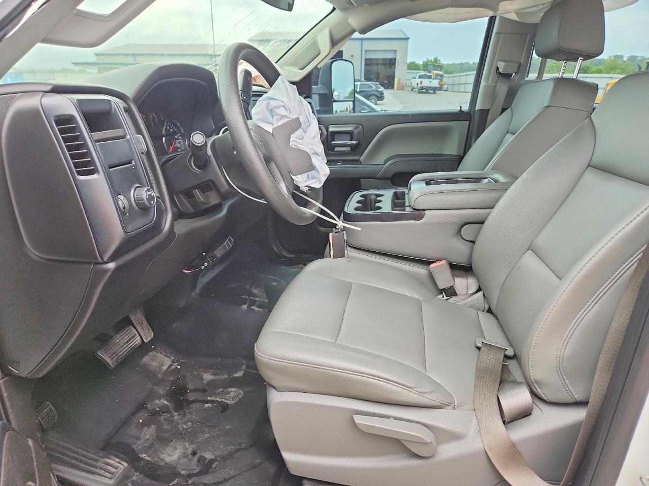 2016 Chevrolet Silverado C2500 Heavy Duty - Image 7