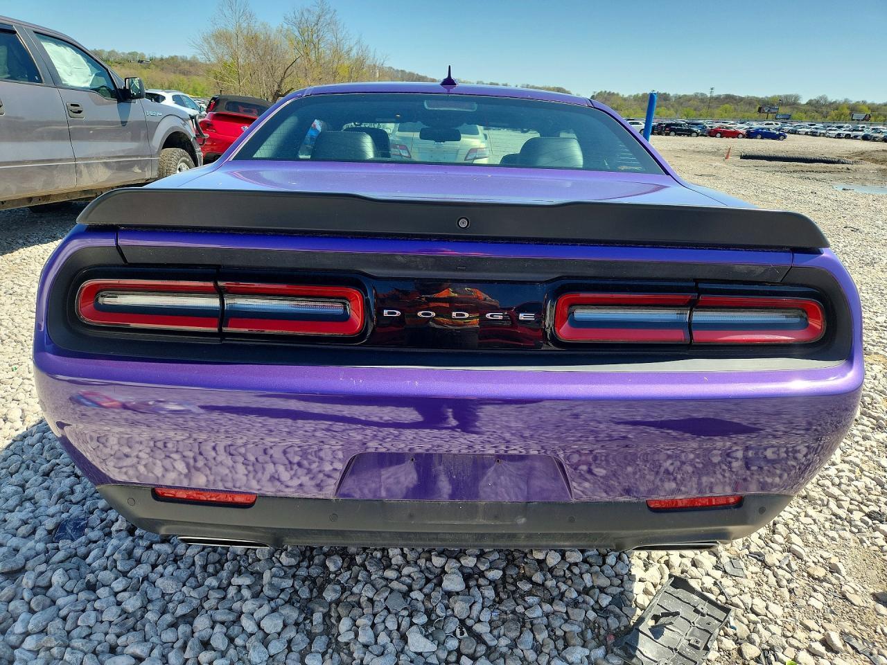 2016 Dodge Challenger R - Image 6