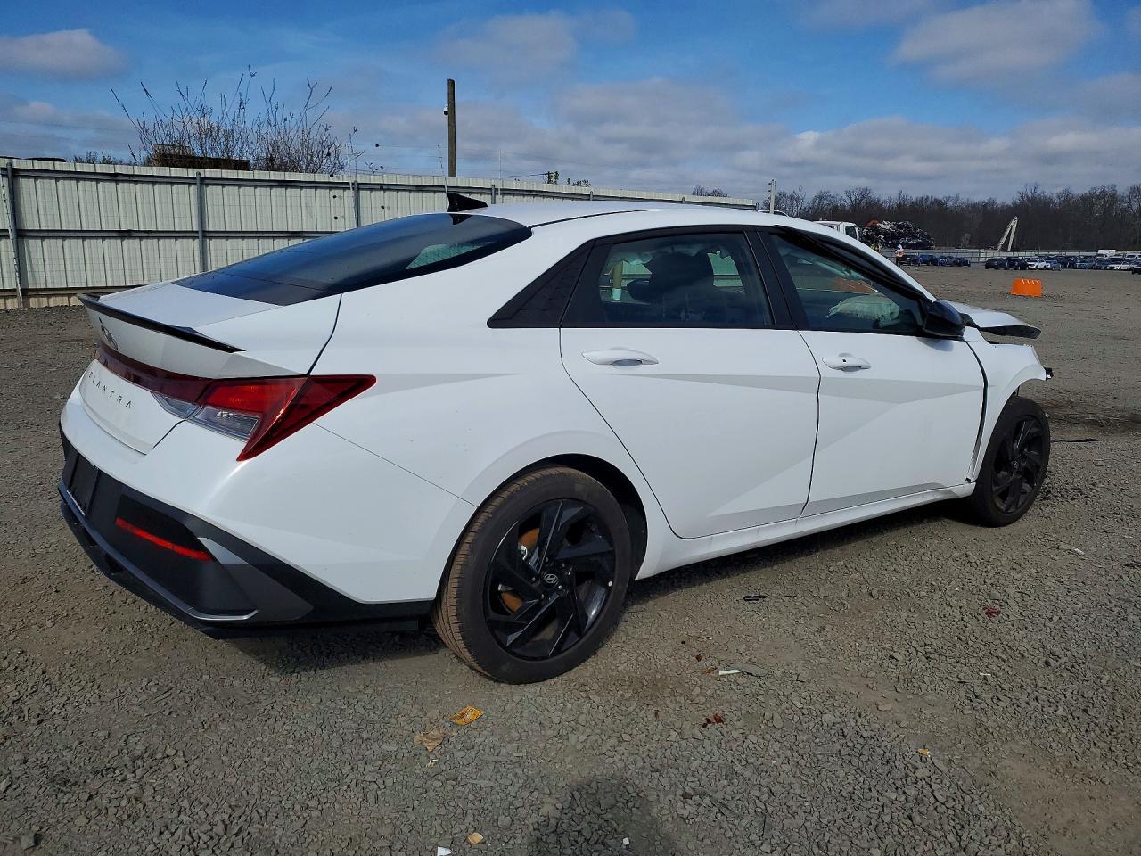 2026 Hyundai Elantra Sel Sport - Image 3