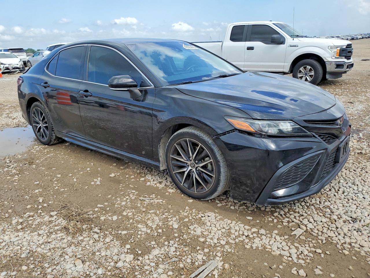 2021 Toyota Camry Se - Image 4