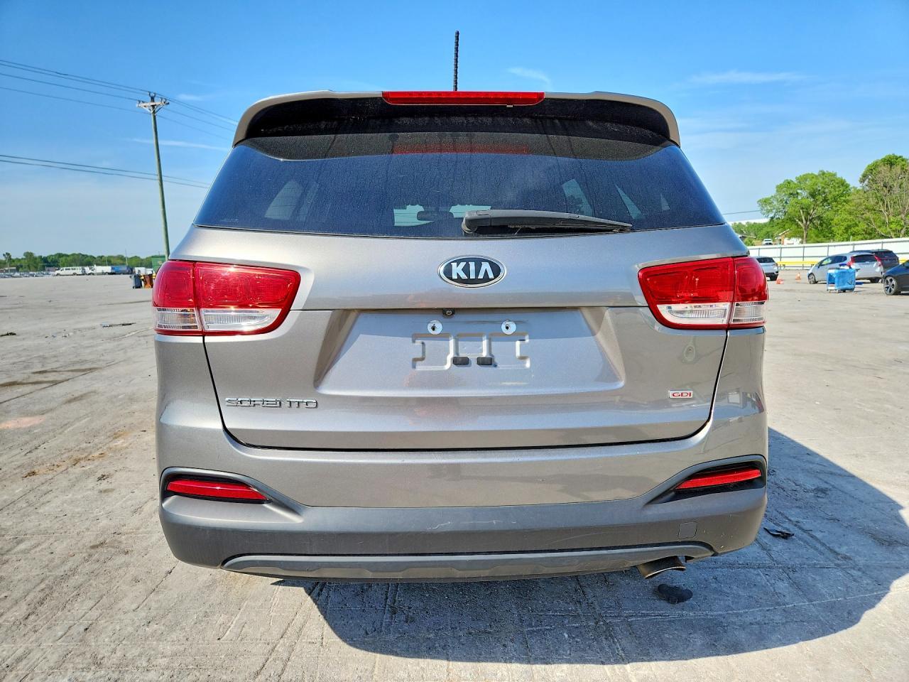 2017 Kia Sorento Lx - Image 6