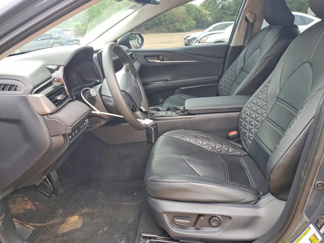 2025 Toyota Camry Le - Image 7
