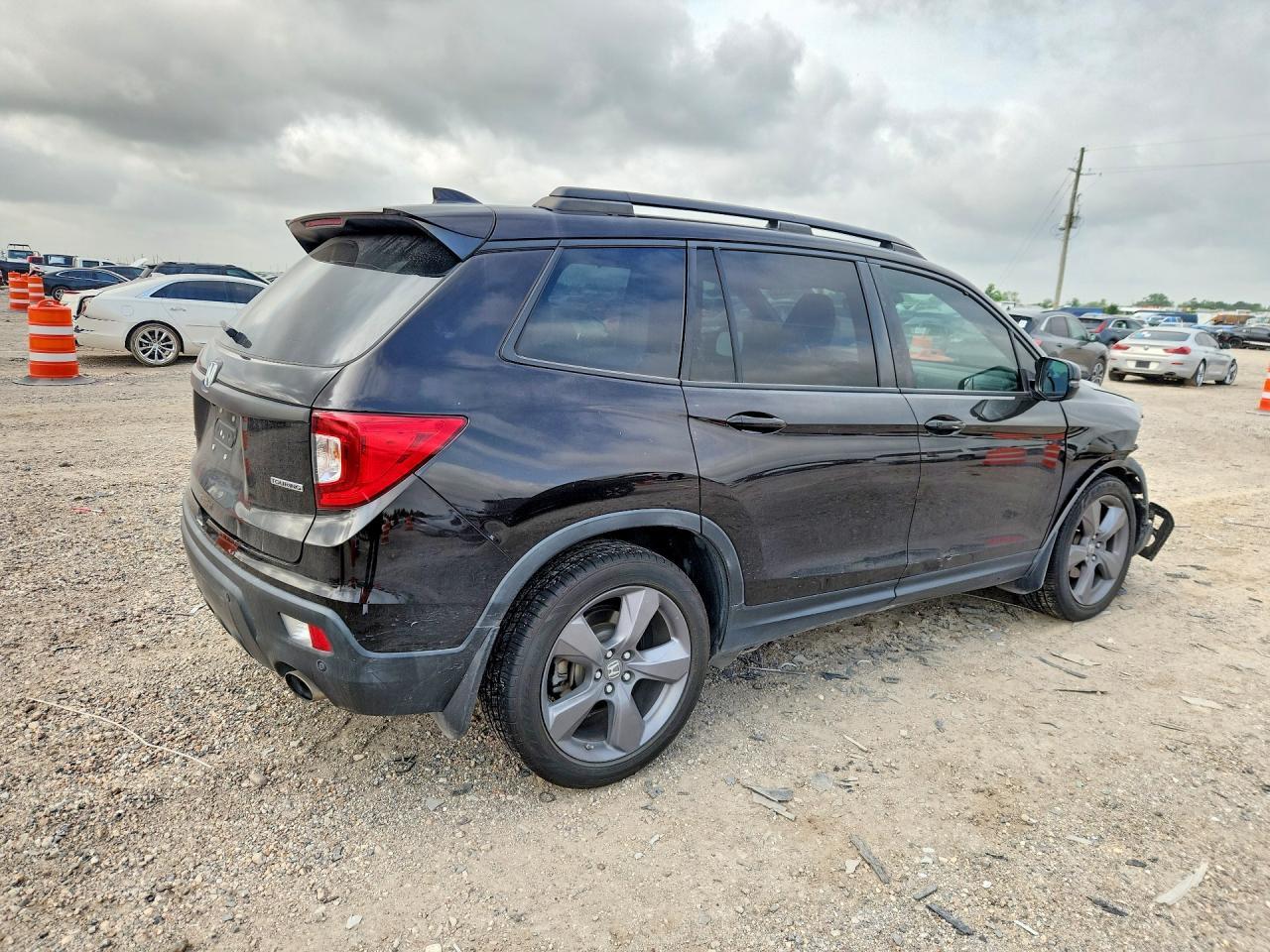 2020 Honda Passport Touring - Image 3