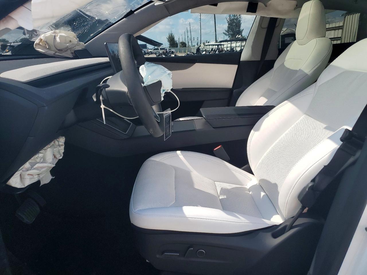 2026 Tesla Model Y - Фото 7