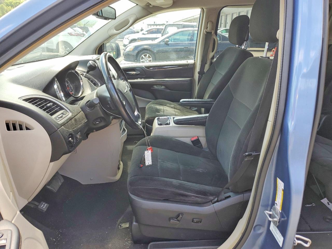 2012 Chrysler Town & Country Touring - Фото 7