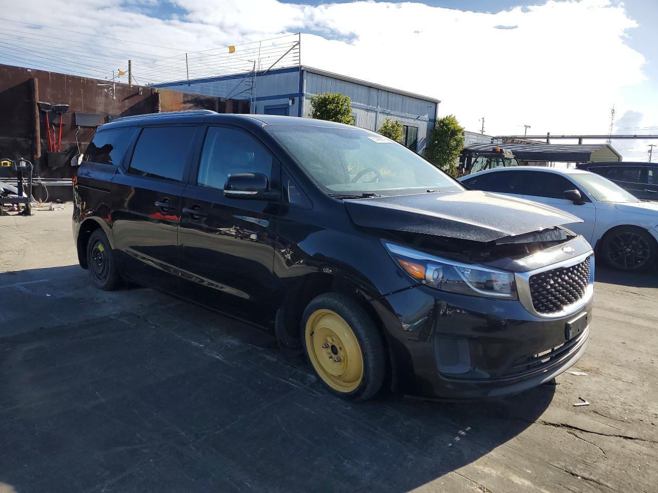 2016 Kia Sedona Lx - Image 4