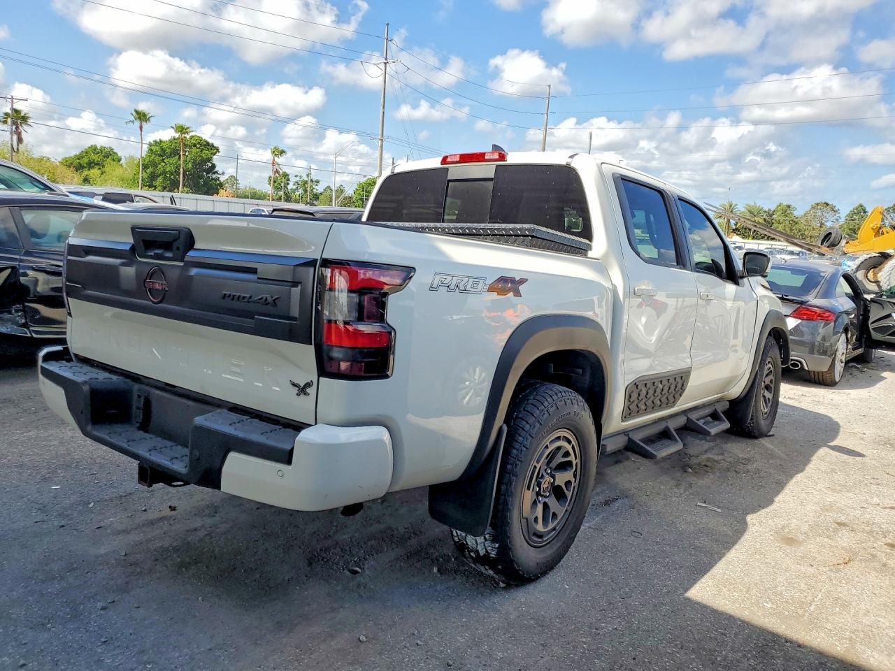 2025 Nissan Frontier Pro-4X - Фото 3