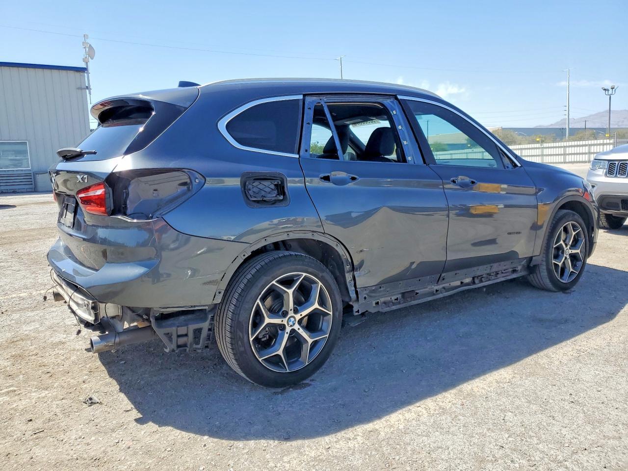 2017 BMW X1 Sdrive28I - Фото 3