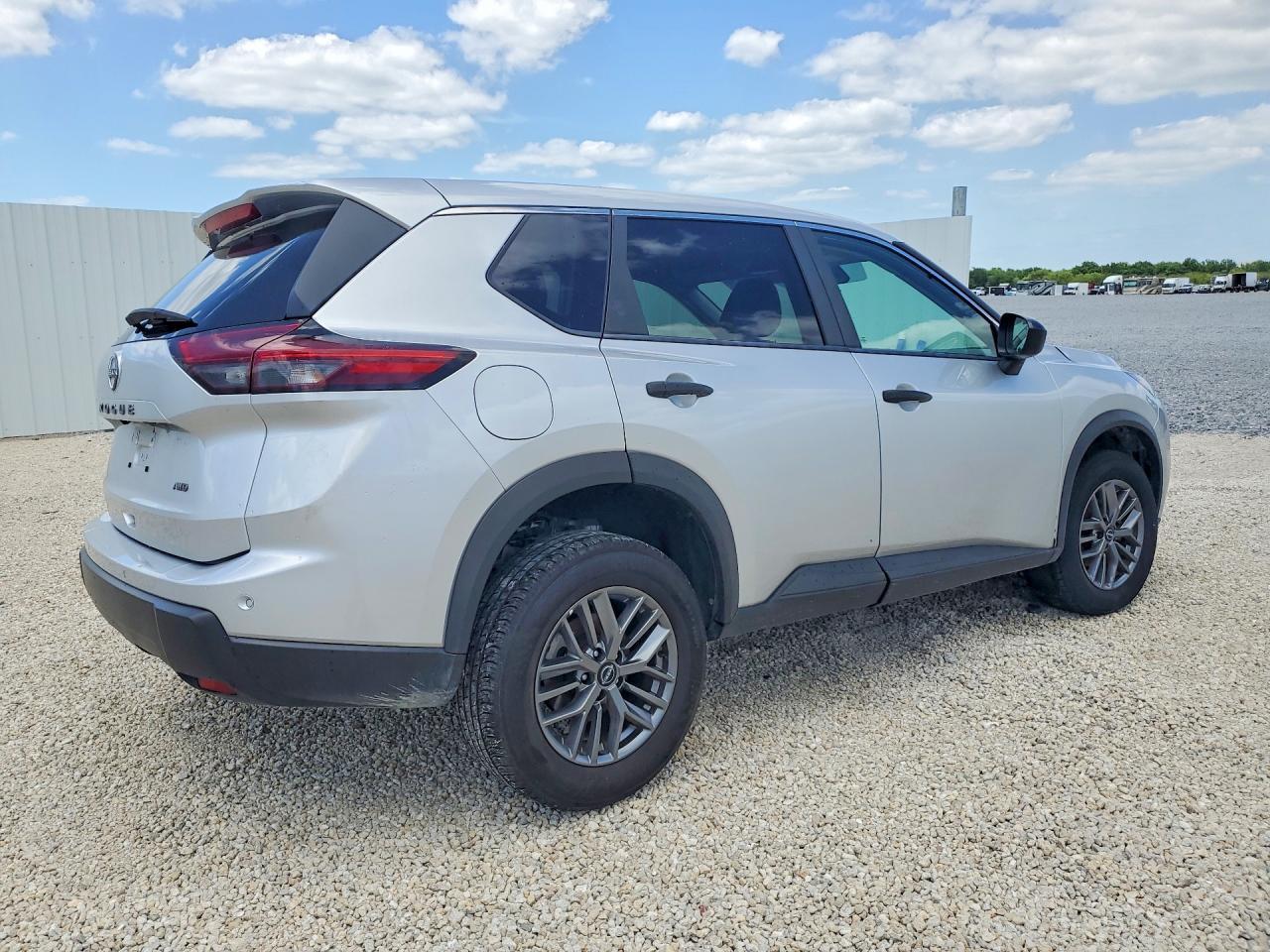 2024 Nissan Rogue S - Image 3
