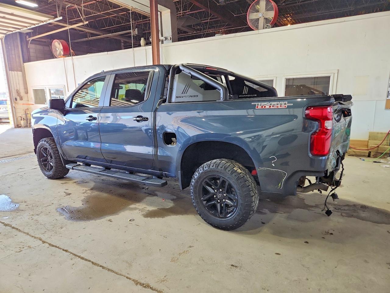 2019 Chevrolet Silverado K1500 Lt Trail Boss - Image 2