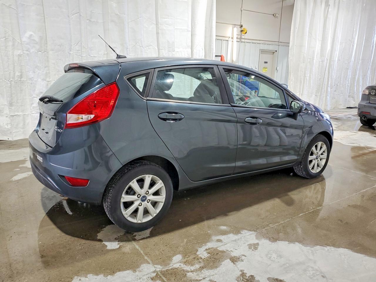 2011 Ford Fiesta Se - Фото 3