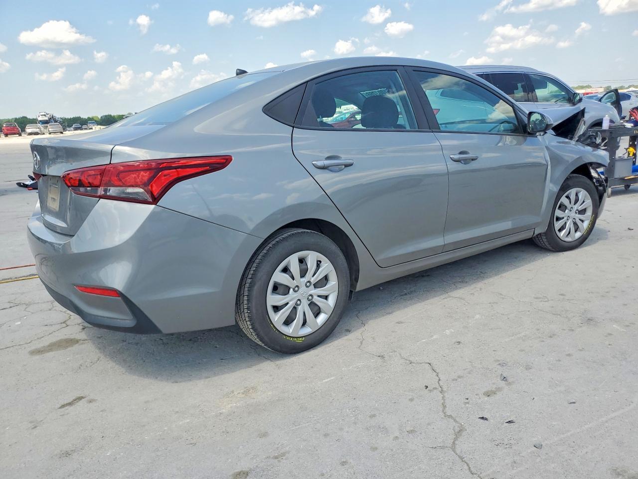 2022 Hyundai Accent Se - Image 3