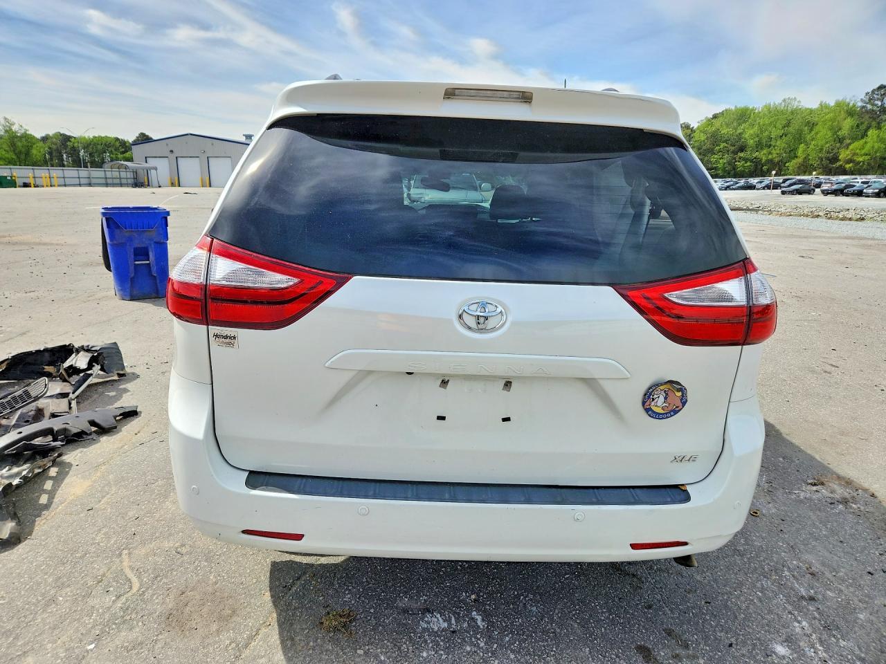 2015 Toyota Sienna Xle Premium 8-Passenger - Image 6