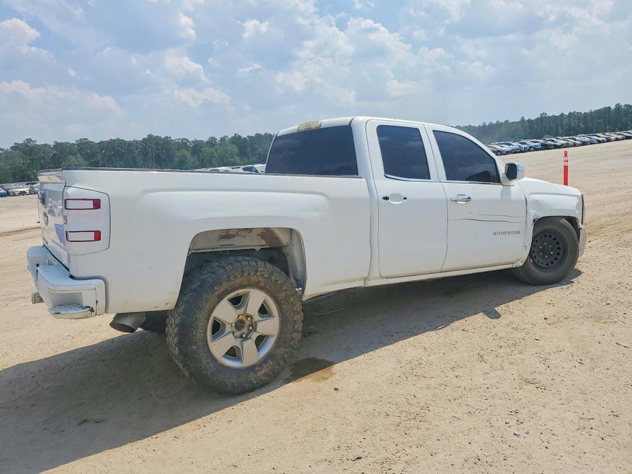 2017 Chevrolet Silverado C1500 - Image 3