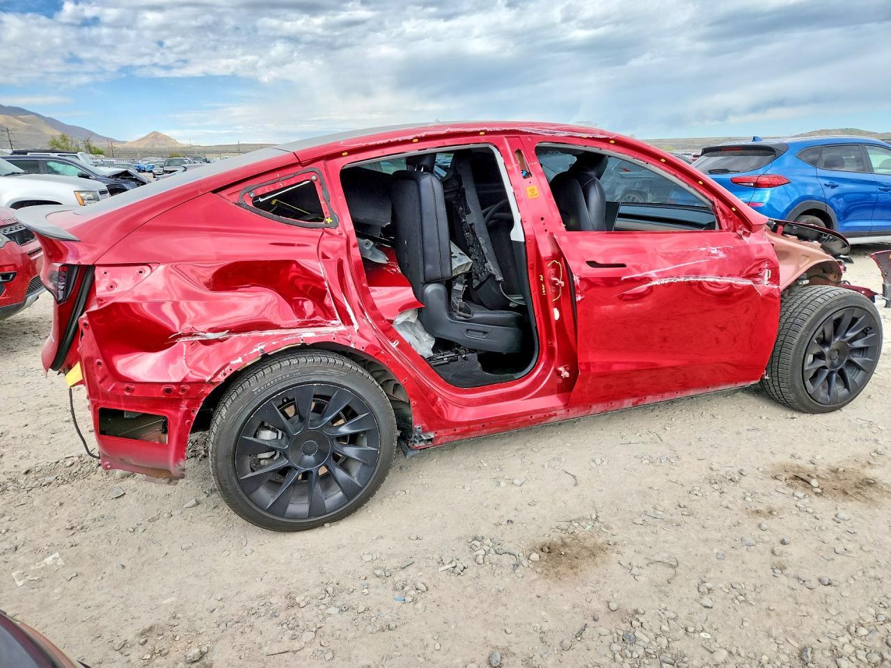 2023 Tesla Model Y - Фото 3