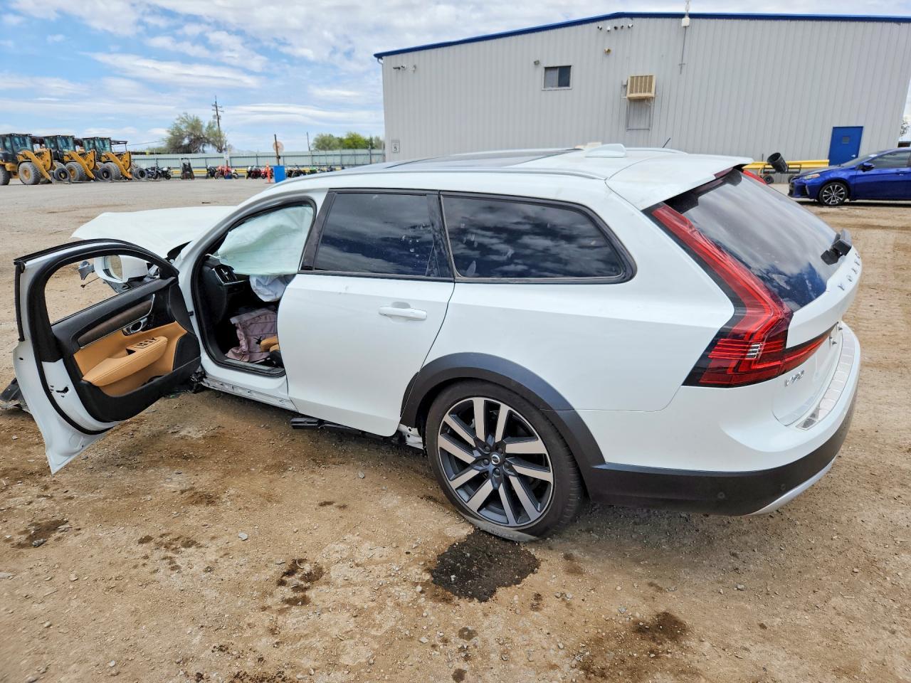 2026 Volvo V90 Cross Country Ultra - Фото 2