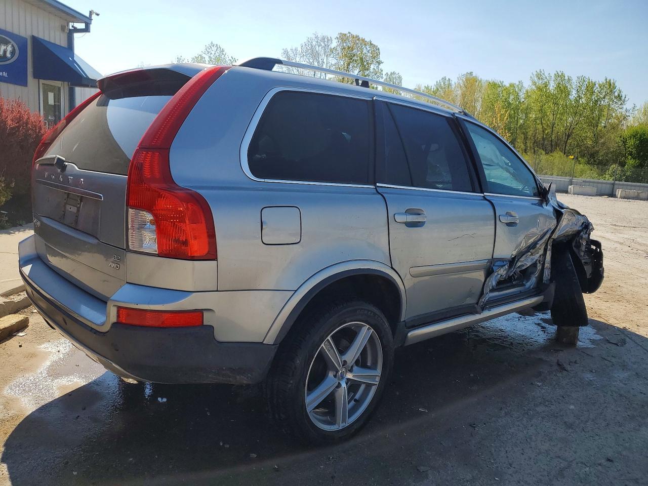 2010 Volvo Xc90 - Image 3