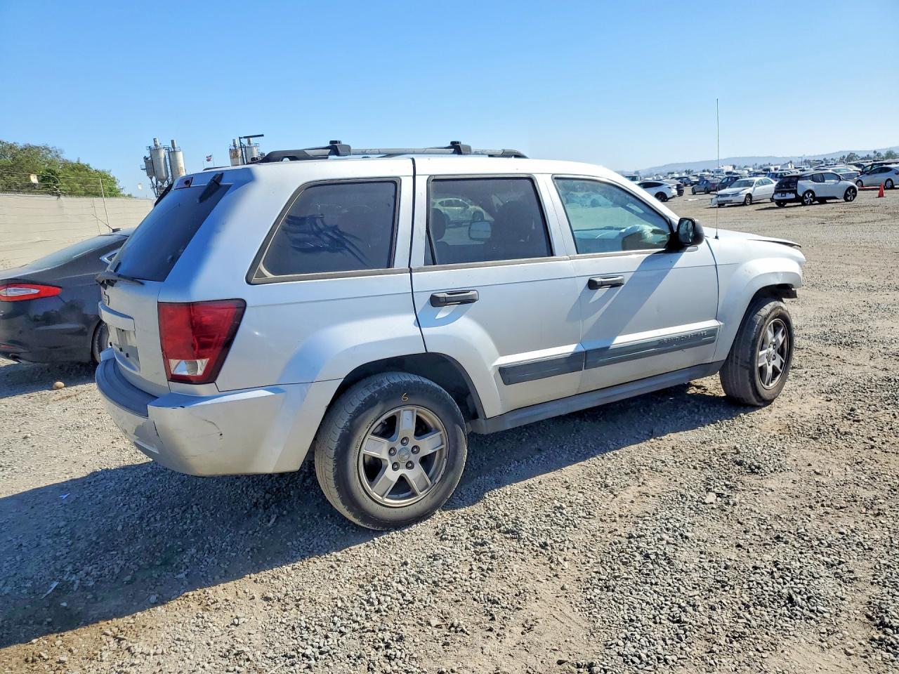 2006 Jeep Grand Cherokee Laredo - Image 3