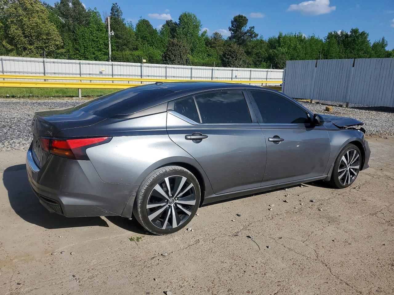 2022 Nissan Altima Sr - Image 3