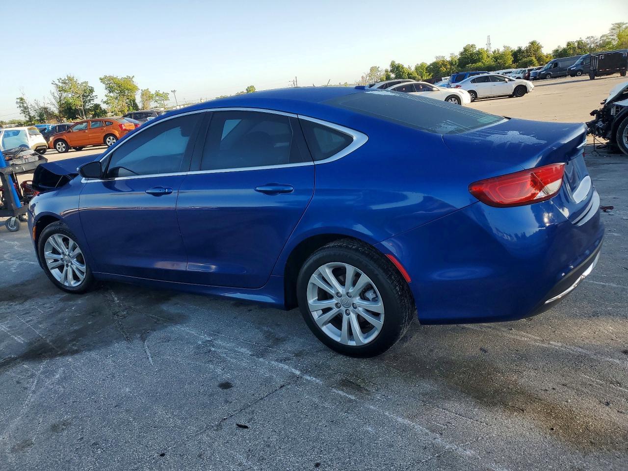 2015 Chrysler 200 Limited - Фото 2