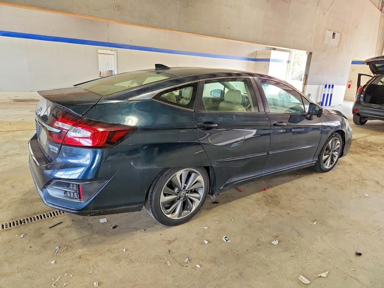 2018 Honda Clarity Touring - Image 3